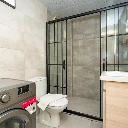 B Lackstone Homes *