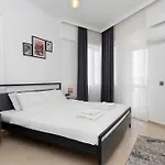 B Lackstone Homes Lägenhet *